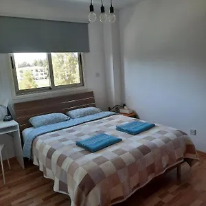  Проживание в семье Private In Shared Near Airport - 24 Hour Shuttle Service
