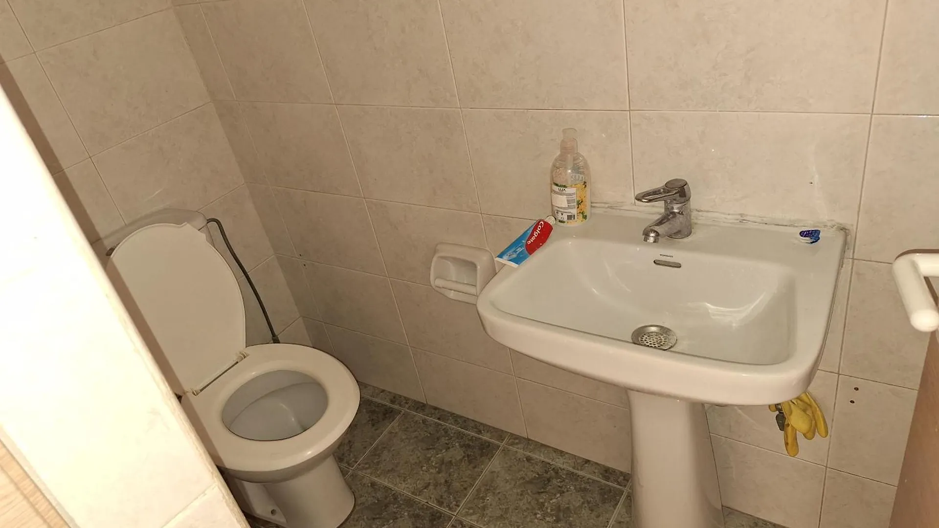 Проживание в семье Big Room With Private Toilet In Villa In Quite Area Of Larna A Ларнака Кипр